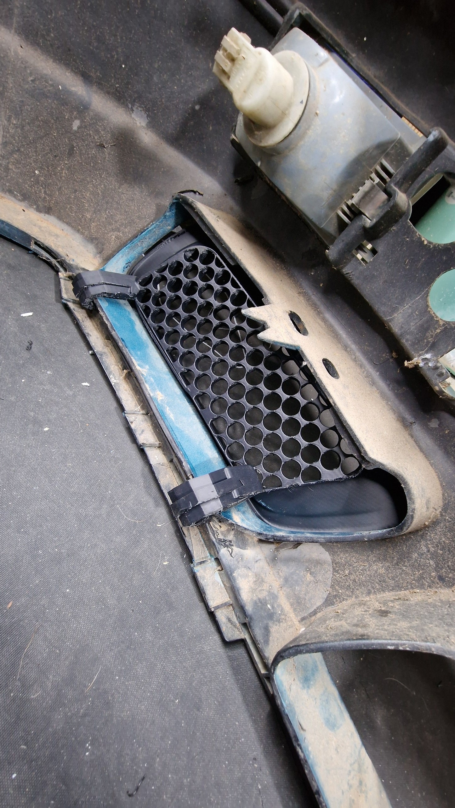 VW Golf MK3 решетки за броня ( европейска или американска )