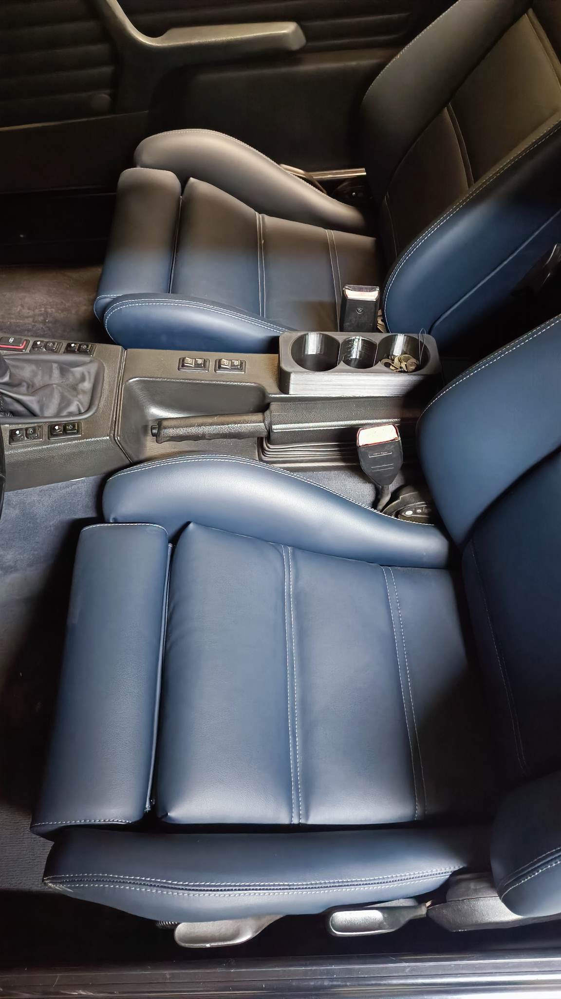 BMW E30 поставка за чаши