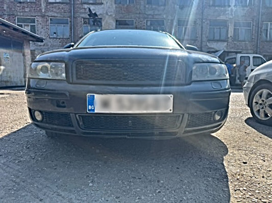 Audi A4 B6 Средна решетка за обикновена броня тип пчелна пита