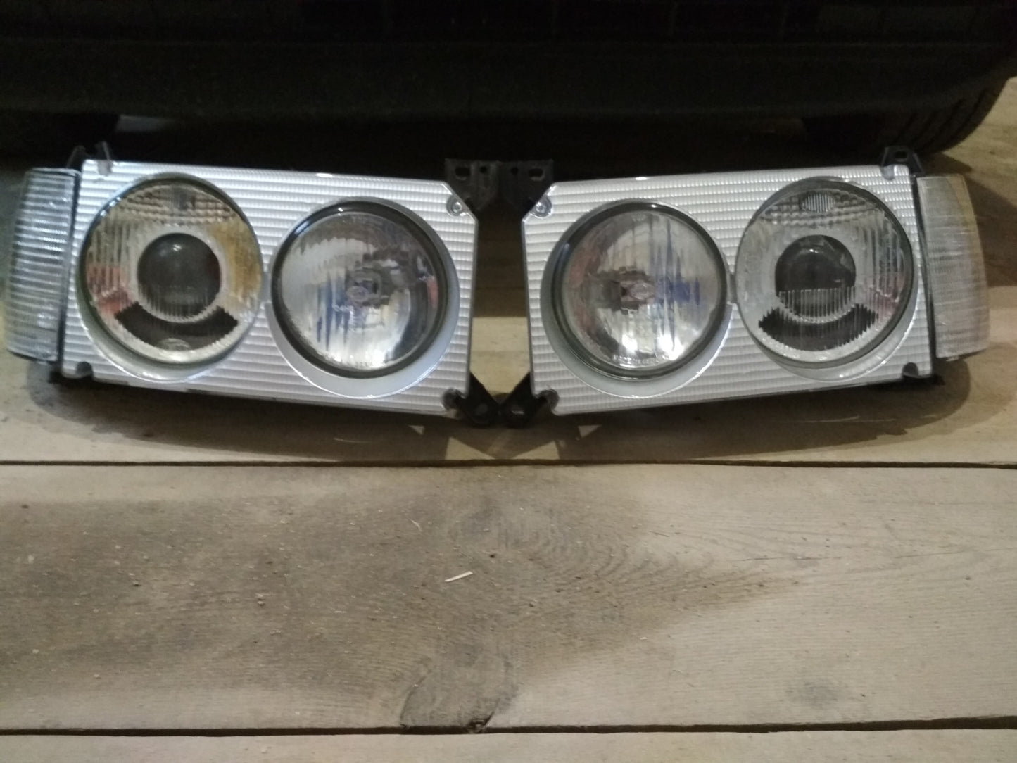 VW Passat B3 капаци за фарове Hella