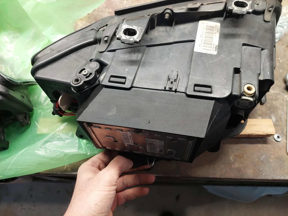 Audi A4 B6 капаци за фарове би-ксенон
