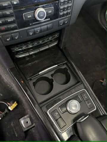 Mercedes E-class W212 поставка за чаши/телефон
