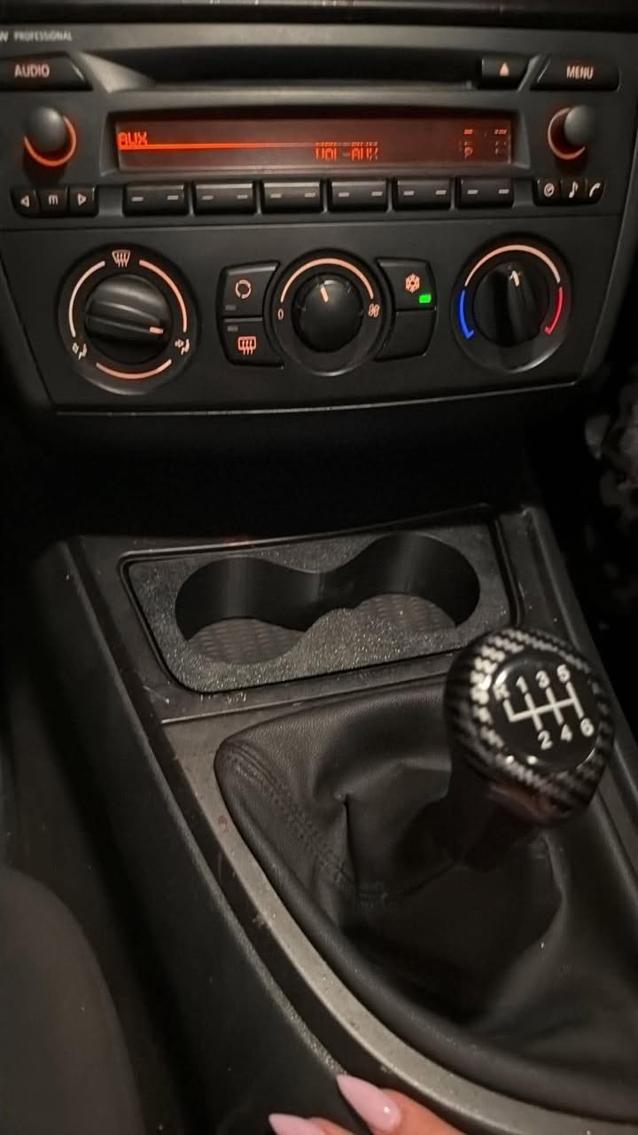 BMW E81/E82/E87/E88 поставка за чаши за коли без пепелник