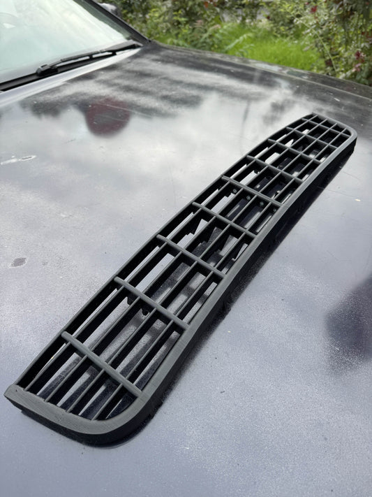 AUDI A8 D2 средна решетка за броня