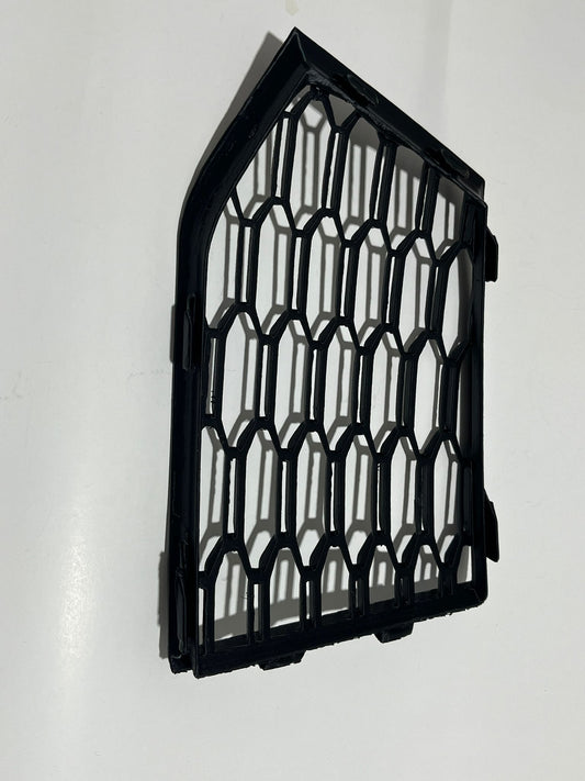 AUDI RS3 решетка за броня