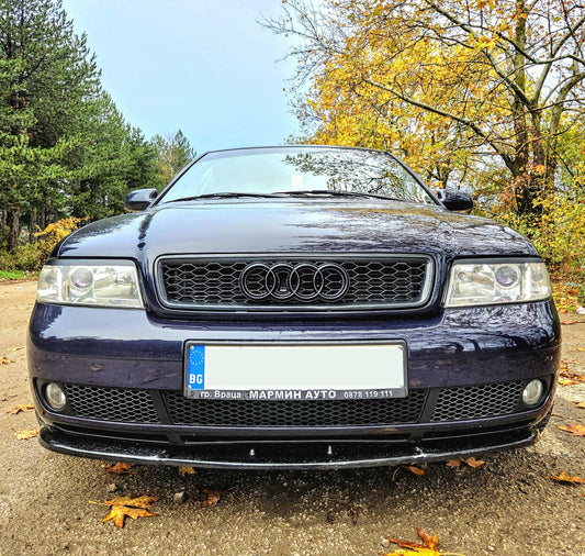 Audi A4 B5 Facelift средна решетка за броня тип "пчелна пита"