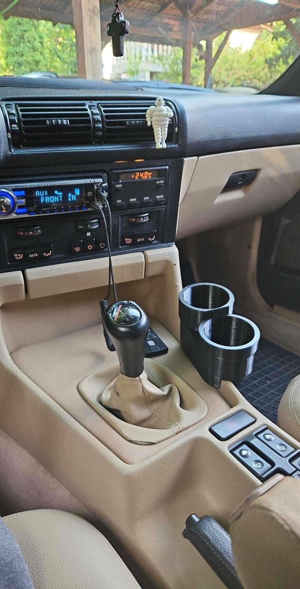 BMW E34 поставка за чаши