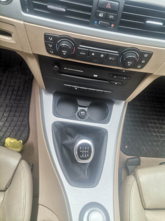 BMW E90 E91 E92 E93 поставка за чаши