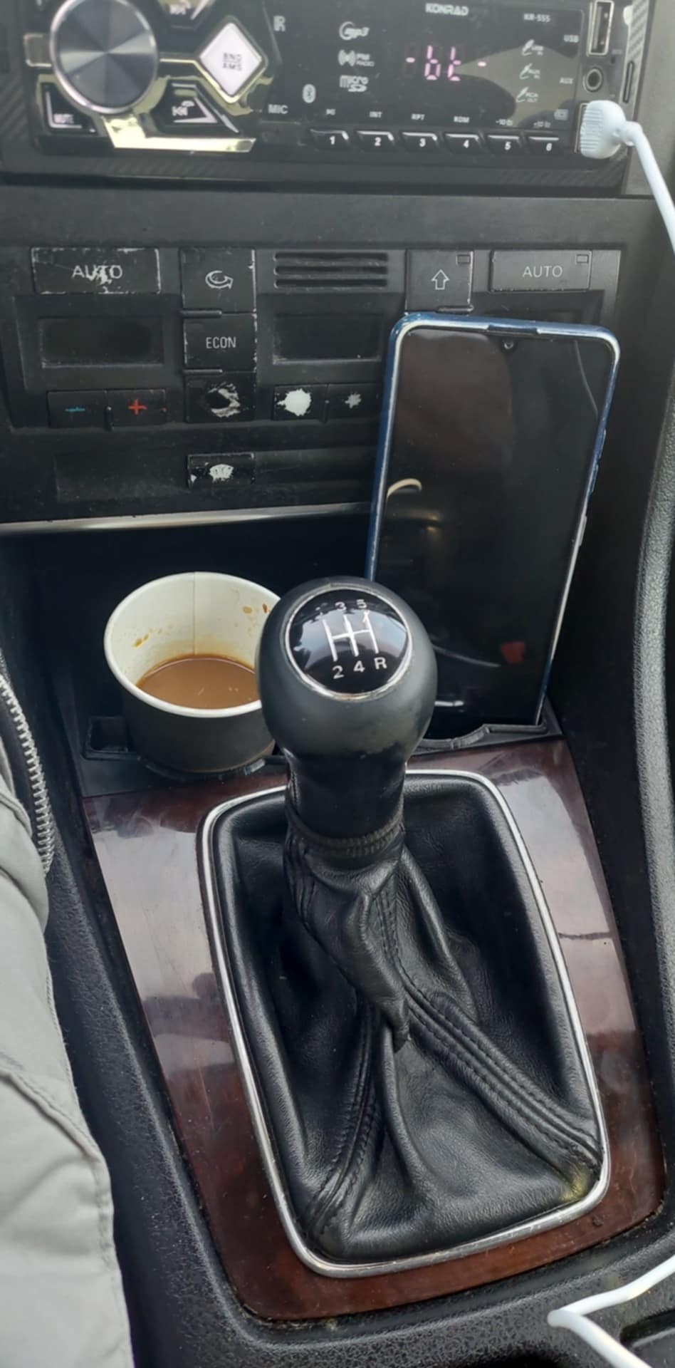 AUDI A4 B6/B7 Cupholder / поставка за чаши и телефон
