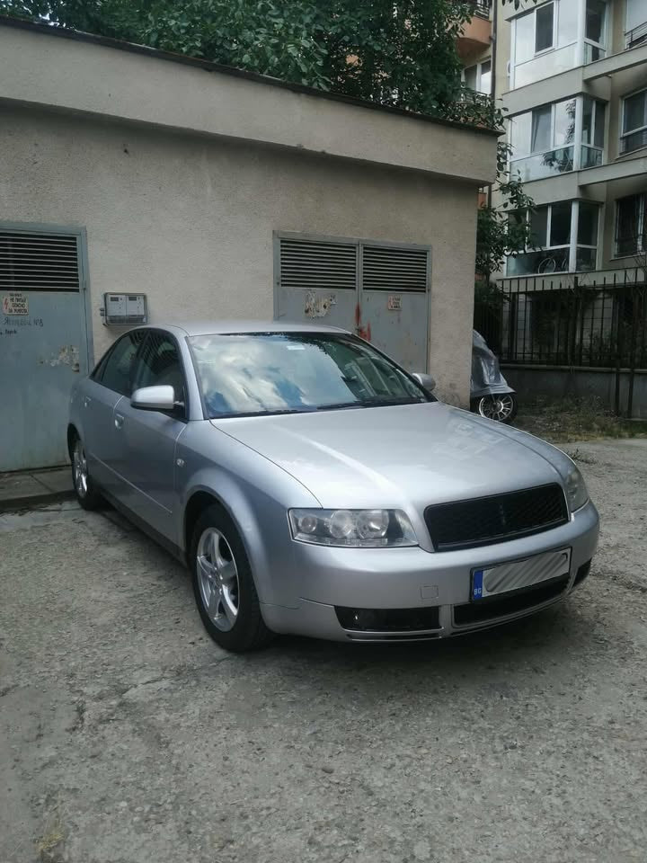 AUDI A4 B6 решетка за преден капак