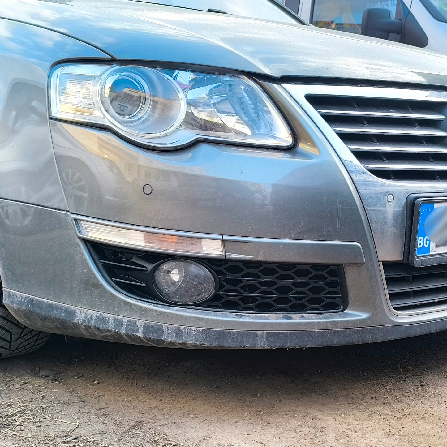 VW Passat B6 Решетки за халогени