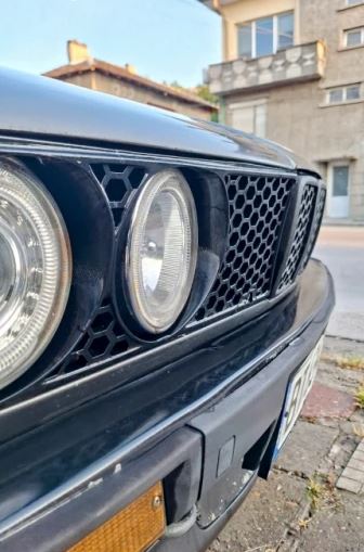 BMW E30 решетки за фарове тип "пчелна пита"