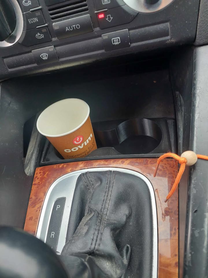 AUDI A3 8P Cupholder / поставка за чаши 