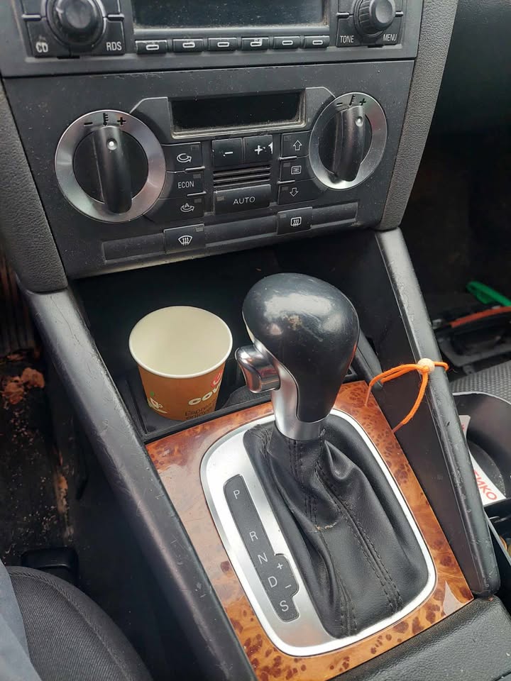 AUDI A3 8P Cupholder / поставка за чаши 