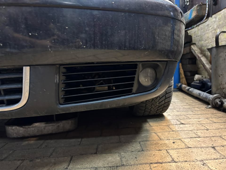 AUDI S8 D2 решетки за халогени