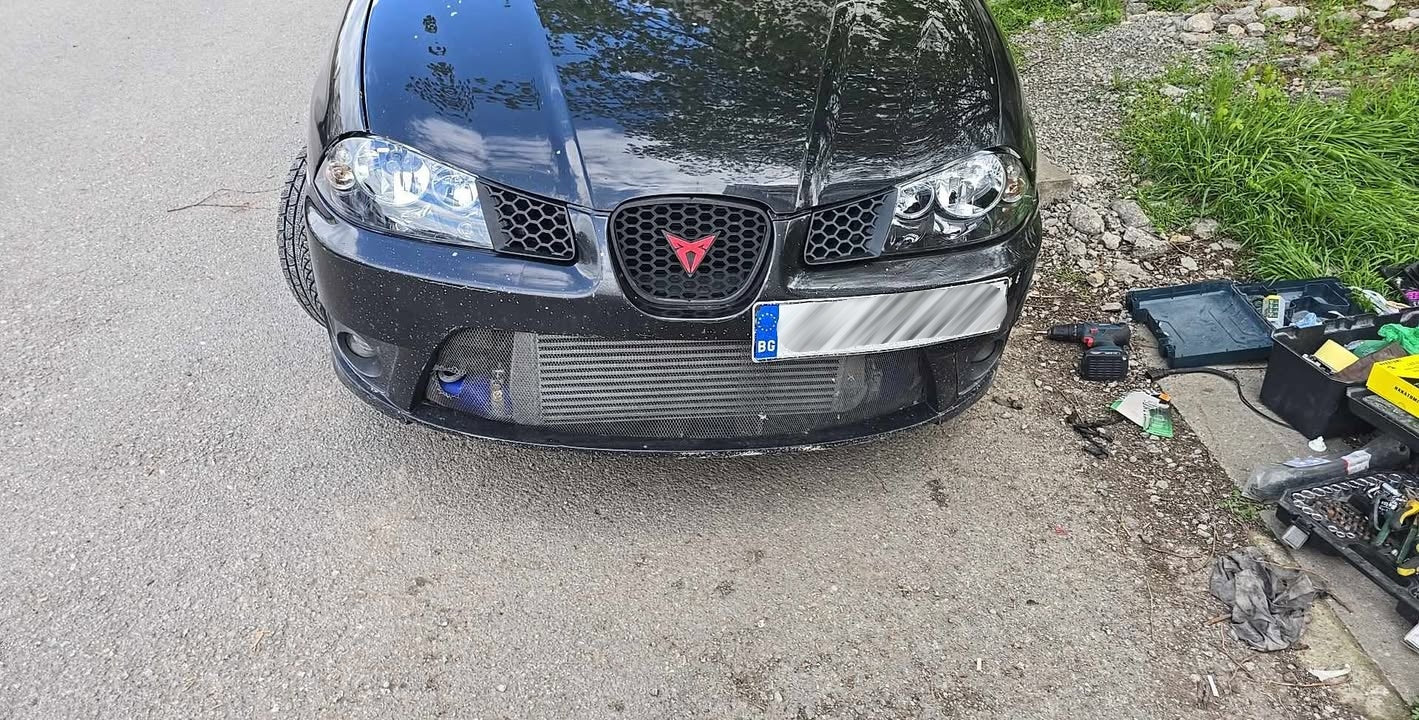 Seat Ibiza 6L Средна решетка
