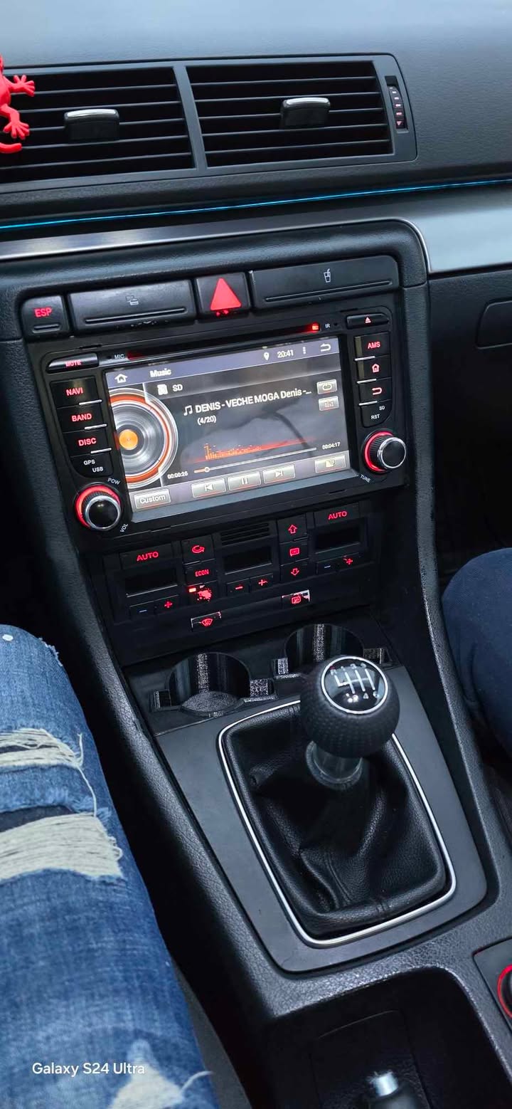 AUDI A4 B6/B7 Cupholder / поставка за чаши и телефон