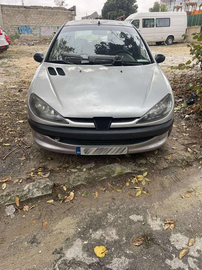 Peugeot 206 заместител за емблема в стил "пчена пита"