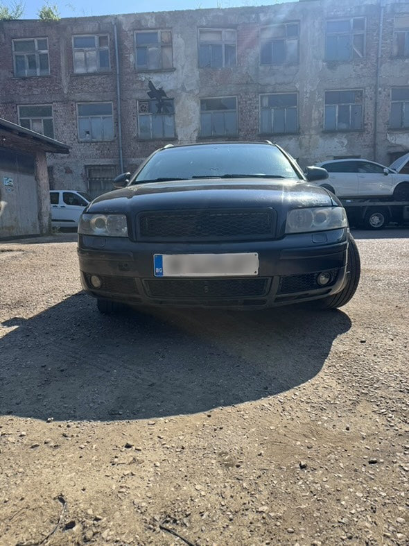 Audi A4 B6 Средна решетка за обикновена броня тип пчелна пита