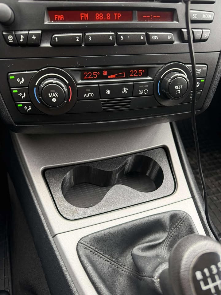 BMW E81/E82/E87/E88 поставка за чаши за коли без пепелник