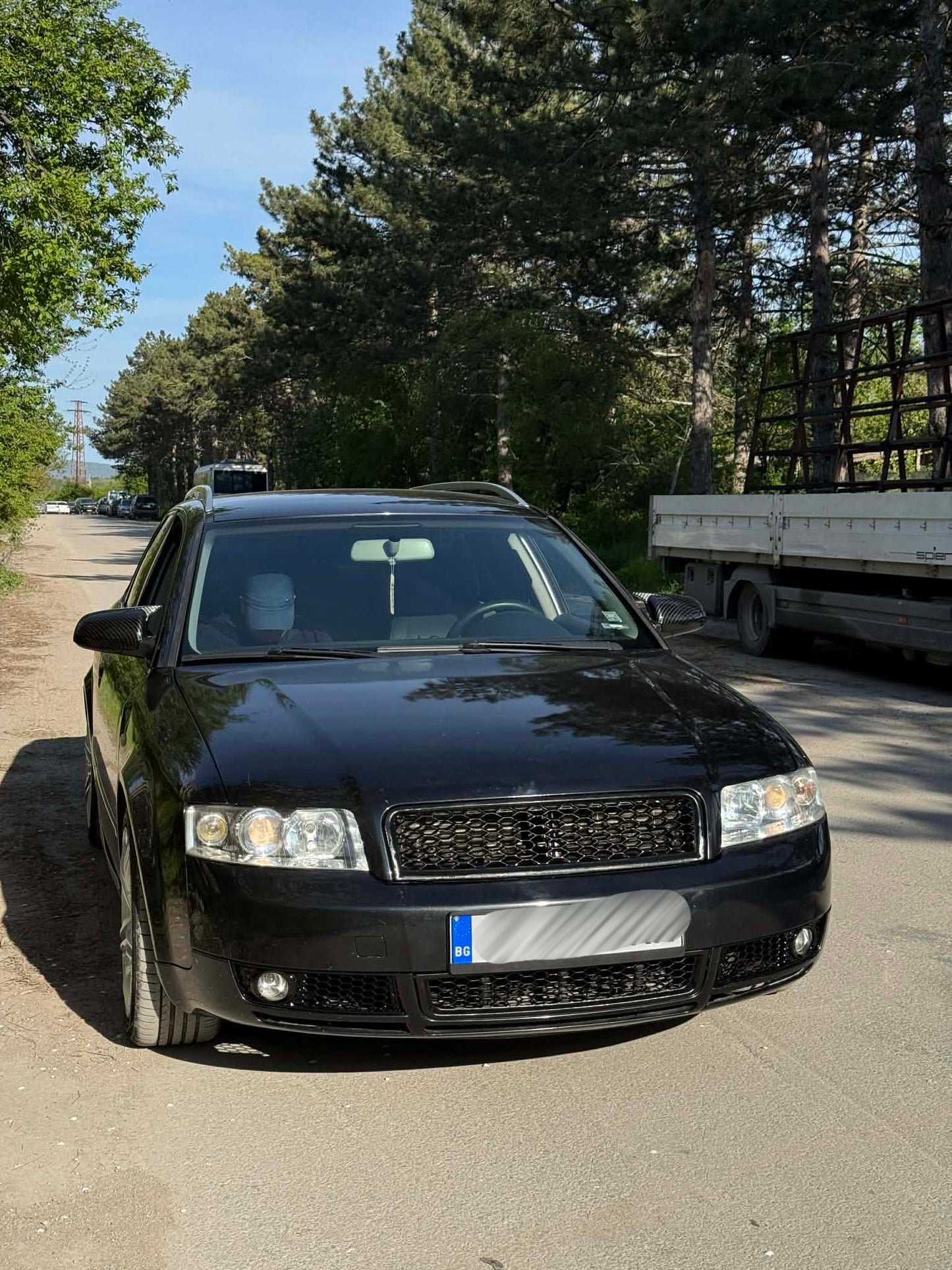 Audi A4 B6 Средна решетка за обикновена броня тип пчелна пита