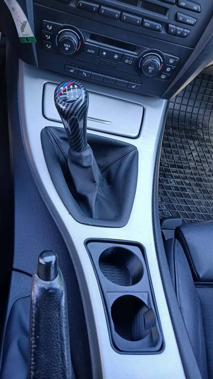 BMW E90 E91 E92 E93 поставка за чаши