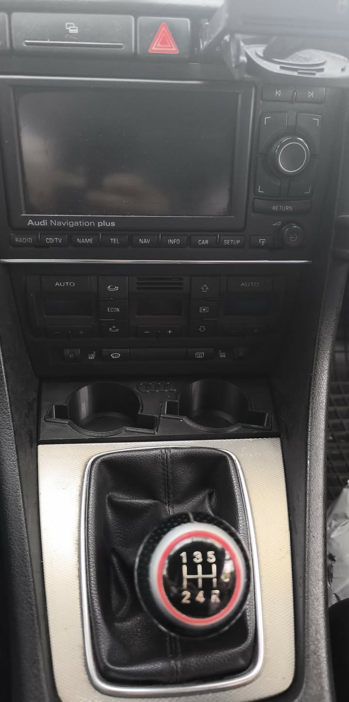 AUDI A4 B6/B7 Cupholder / поставка за чаши и телефон