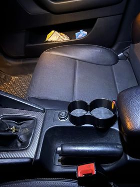 AUDI A4 B6/B7 поставка за чаши